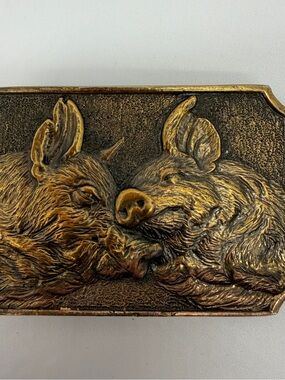 Vintage 3D Brass Belt Buckle By Rachelle First Cast Feb 1978 Cuddling Hogs 2”x3”
